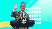 Menperin Agus Gumiwang Genjot Penerapan AI di Industri Farmasi