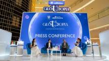 Sesi talk show di event GloUtopia: Unilever Indonesia X Shopee &ldquo;Hyper Brand Day&rdquo; (Ki-Ka): Abel Cantika &ndash; Beauty Influencer and Content Creator, Samuel Pandhega &ndash; Director of Digital & Social Commerce Unilever Indonesia, Julian Kamil &ndash; Head of Strategic Brand Partnerships Shopee Indonesia