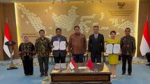 Penandatanganan Strategic Cooperation Framework Agreement antara Wiraraja Madura Industrial Estate dan Guangdong (Fenyong) ASEAN Industrial Park yang disaksikan Menko Perekonomian Airlangga Hartarto