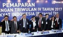 Direktur Strategis Bisnis dan Keuangan BRI Haru Koesmahargyo bersama Direktur Hubungan Kelembagaan Sis Apik Wijayanto, Direktur Jaringaj dan Layanan Mohammad Irfan, Direktur ahuman Capital R. Sophia Alizsa, Direktur Kredit Mikro, Retail Priyastomo,