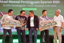 PT Bank Syariah Nasional (Bank BSN) menggelar akad massal pembiayaan syariah secara serentak di seluruh Indonesia dengan menghadirkan 10.000 kebahagiaan bagi keluarga dan pelaku usaha tanah air. 