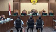 Jaksa Penuntut Umum (JPU) memeriksa tiga saksi dalam sidang perkara dugaan korupsi pengelolaan kuota haji tambahan tahun 2023-2024 dengan terdakwa eks staf khusus mantan Menteri Agama Yaqut Cholil Qoumas, Ishfah Abidal Azis alias Gus Alex, Kamis (27/8/2026)