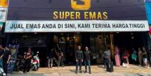 Gerai ketujuh Super Emas resmi dibuka Reza Darmawan di Kebon Jeruk, Jakarta Barat.