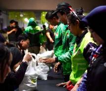 Pegadaian Salurkan 1.000 Paket Sembako untuk Pengemudi Ojek Online