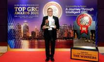 Direktur PT Indodana Multi Finance, Iwan Dewanto menerima penghargaan TOP GRC Awards 2026 dalam kategori TOP GRC Awards 2026 #4 Star dan kategori The Most Committed GRC Leader 2026.