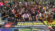 Asosiasi Driver Online Desak Menhub Cabut Permenhub 108 tahun 2017 soal Penyelenggaraan Angkutan Orang dengan Kendaraan Bermotor Umum Tidak dalam Trayek.