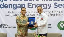Direktur Transformasi dan Keberlanjutan Bisnis PT Pertamina (Persero), Agung Wicaksono dan Direktur Utama PT Jababeka Infrastruktur, Didik Purbadi