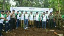 Len Industri Tanam 10.000 Pohon Kopi Gunung Puntang (Foto: Dok. Len Industri)