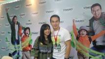 Joe Taslim dan istri, Julie menghadiri Press Conference Stimuno Kemasan Stickpack, pada Selasa (30/1). (Foto: Dina Astria/Industry.co.id)
