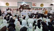Yayasan Al Qohhar memberikan santunan kepada anak yatim dan yatim piatu