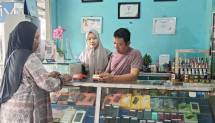 Ijay, pemilik BRILink Agen di Desa Jelapat 2, Kabupaten Barito Kuala, Kalimantan Selatan.