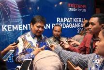 Menperin Airlangga Hartarto bersama Kepala BPPI Ngakan Timur Antara (Foto: Humas)