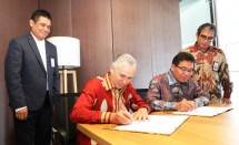 Dirut PT Telkom Alex J. Sinaga dan Presiden Direktur Telstra Andrew Penn (Foto Anto)