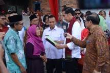 Presiden Jokowi mampir ke rumah tokoh pers nasional Djamaludin Adinegoro Sawahlunto (Foto: Humas/Jay)