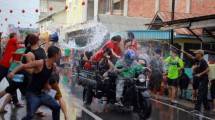 Festival Perang Air, Cian Cui di Provinsi Riau (Foto: phinemo.com)