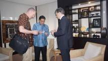 Menperin Airlangga Hartarto bersama Direktur Port of Roterdam International, Rene Van Der Plas dan Presiden Direktur PT Pelabuhan Rotterdam Indonesia, Willem Dedden (Foto: Dok. INDUSTRY.co.id)