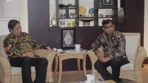 Menperin Airlangga Hartarto bersama Ramakrishna Prasad Direktur PT Olam Indonesia (Foto: Dok. INDUSTRY.co.id)