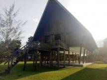 Rumah Betang khas masyarakat Dayak Kalimantan (Foto: Chodijah Febriyani/Industry.co.id)