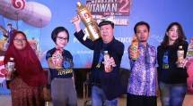  Anna Wibowo selaku Marketing Director ICHITAN ; Mr. Tan Passakornnatee atau Mr. ICHITAN selaku Pendiri dan CEO ICHITAN Group Pty Ltd; Sarifudin salah satu pemenang ICHITAN 'Mendadak Jutawan' 2017 asal Pekanbaru 