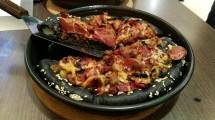 Black Pizza dari Pizza Hut
