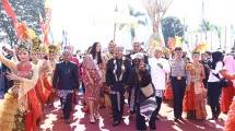 Naik Delman, Menpar Meriahkan Gebyar Pesona Budaya Garut 2018 