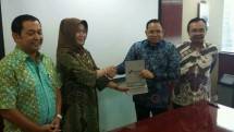 Direktur Utama PT. Jorong Port Development (JPD), Wisnu Soehardjo bersama Presiden Direktur PT Pertagas Niaga, Linda Sunarti saat penandatanganan MoU Pasokan Gas (Foto: Dok. JorongPost)