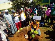Pesantren Ini Go Green dengan Tanam 300 Pohon Sukun