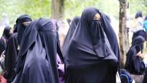 Perempuan bercadar (Foto Dok Industry.co.id)