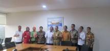 Deputi KSPP kementerian Badan Usaha Milik Negara Republik Indonesia Ahmad Bambang pada hari Senin, (12/3/2018) menyerahkan Surat Keputusan pengangkatan direktur utama PT JIEP Landi Rizaldi dan Direktur Operasional dan Pengembangan, Beta Sri Winarto.