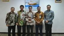 M Haris Witjaksono sebagai Direktur Komersial 2 (Paling Kiri), M Herus Riza Chakim, Direktur Komersial 1, Bachder Djohan Buddin Direktur Utama Sucofindo, Budi Hartanto sebagai Direktur Keuangan dan Perencanaan Strategis, dan Rozainbahri Noor sebagai 