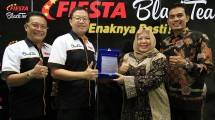 Penghargaan untuk Fiesta White Tea. (Rizki Merino/Industry.co.id)