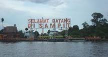 Wisatawan Asing Asal Jerman Menyusuri Sungai Mentaya, Sampit