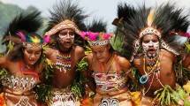 Tarian Festival Danau Sentani,Papua (Foto: kokada)