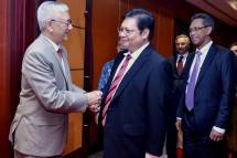 Menteri Perindustrian Airlangga Hartarto bersama Duta Besar Bangladesh untuk Indonesia Azmal Kabir