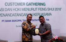 kiri - kanan : Bpk Rivan A Purwantono - Direktur Bank Bukopin & Bapak Franky Najoan, CEO East Indonesia PT. Duta Pertiwi, Tbk.