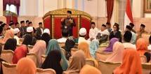 Presiden Jokowi dan pengurus Bank Wakaf (Foto Setkab)