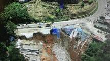 Longsor di Puncak Pass