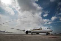 Pesawat Boeing 787-10 Pertama di Dunia Tiba di Singapura