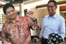Menteri Perindustrian Airlangga Hartarto bersama Dirjen KPAII I Gusti Putu Suryawirawan