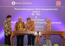 Deputi Gubernur BI Mirza Adityaswara dengan REI