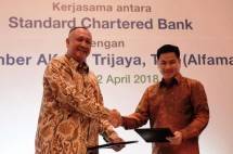 CEO SCBI Rino Donosepoetro dan Presdir PT Sumber Alfaria Trijaya Tbk, Hans Prawira (Foto Dok Industry.co.id)
