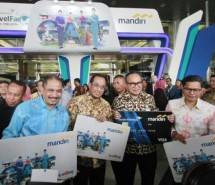 Menpar Arif Yahya, Menhub Budi Karya, Dirut Mandiri Tiko, Dirut garuda Pahala (Foto Rizki Meirino