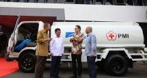 Astra International Sumbang 10 Unit Truk Tangki Air ke Palang Merah Indonesia