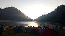 Berkemah di Ranu Kumbolo, Gunung Semeru (Foto: Chodijah Febriyani/Industry.co.id)