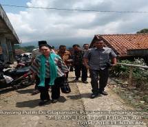 Anggota DPR Komisi IV, Siti Hediati Soeharto berserta rombongan DPR lainnya dan Dirjen Hortikultura, Suwandi