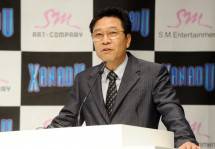 Founder dan CEO SM Entertainment, Lee Soo Man. (Foto: Koreaboo)
