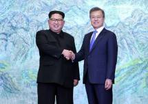 Pemimpin Tertinggi Korut Kim Jong-Un dan Presiden Korsel Moon Jae-In (Dok Industry.co.id)