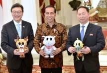 Presiden Jokowi bersama Dubes Korsel Kim Chang-beom dan Dubes Korut An Kwang Il (Foto: Rahmat/Humas)