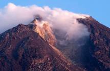 Merapi Erupsi Pascakenaikan Status