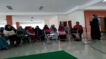 Prof. Dr. Euis Sunarti, (paling kanan) dosen bidang ketahanan dan pemberdayaan keluarga, Departemen Ilmu Keluarga dan Konsumen, Fakultas Ekologi Manusia, Institut Pertanian Bogor (IPB) 